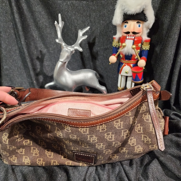 Dooney and Bourke Handbag - Picture 3 of 3